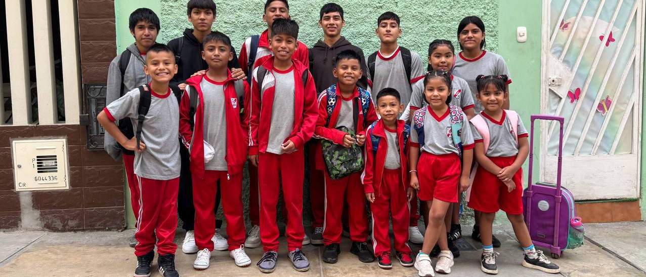 Schulstart der Kinder im Transformatorenhaus